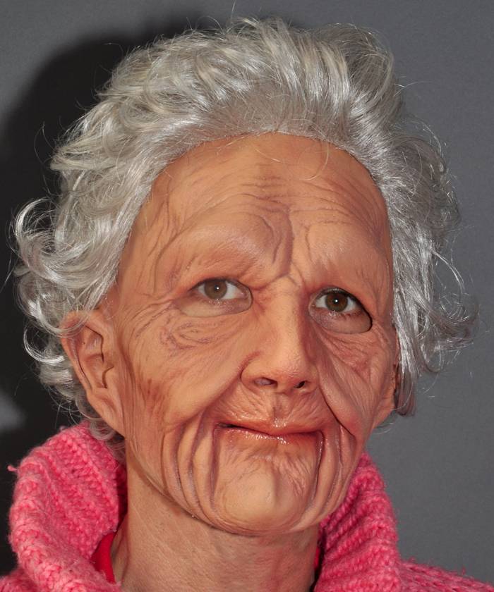 Masque-vieille-femme-réaliste